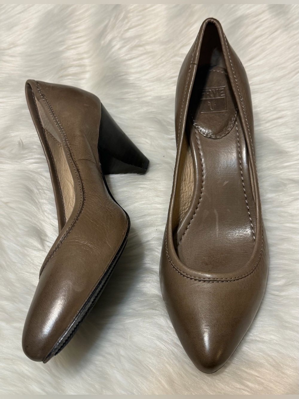 Frye Regina Pump Women’s Brown Pointed-Toe Mid Heel Pumps